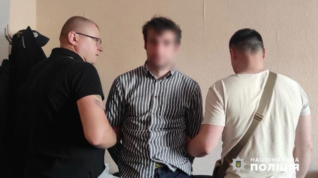 Подозреваемый, который в центре Днепра бросался на женщин