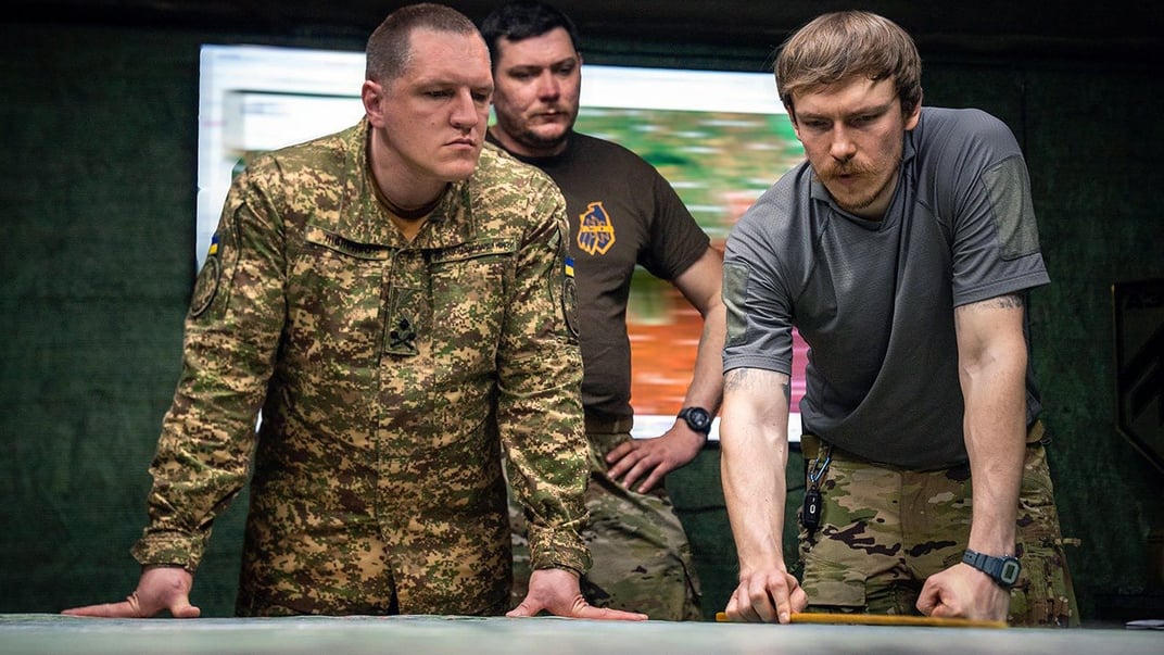 Командувач НГУ Олександр Півненко разом із командувачем 1 корпусу НГУ «Азов» Денисом Прокопенком