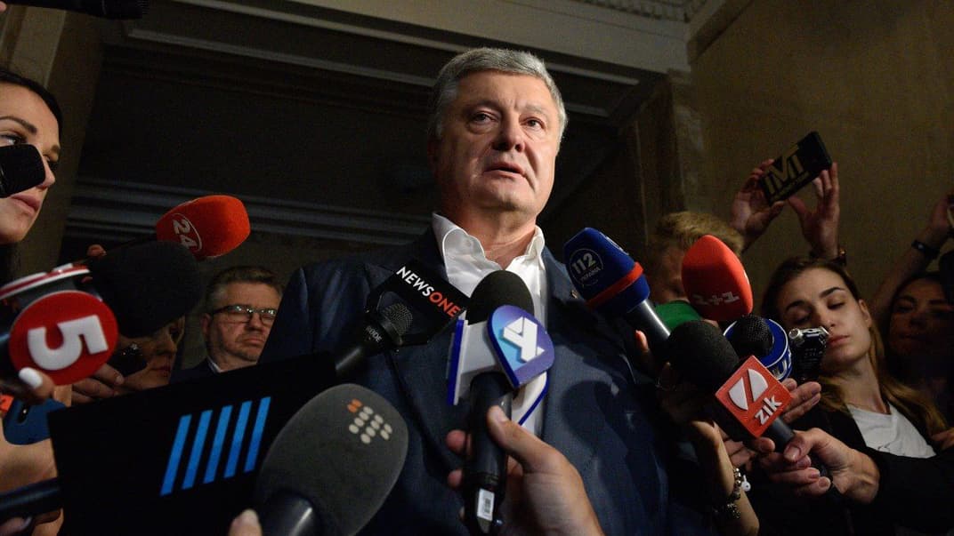 Експрезидент України, голова партії «Європейська солідарність» Петро Порошенко після допиту в Державному бюро розслідувань, Київ, 25 липня 2019 року