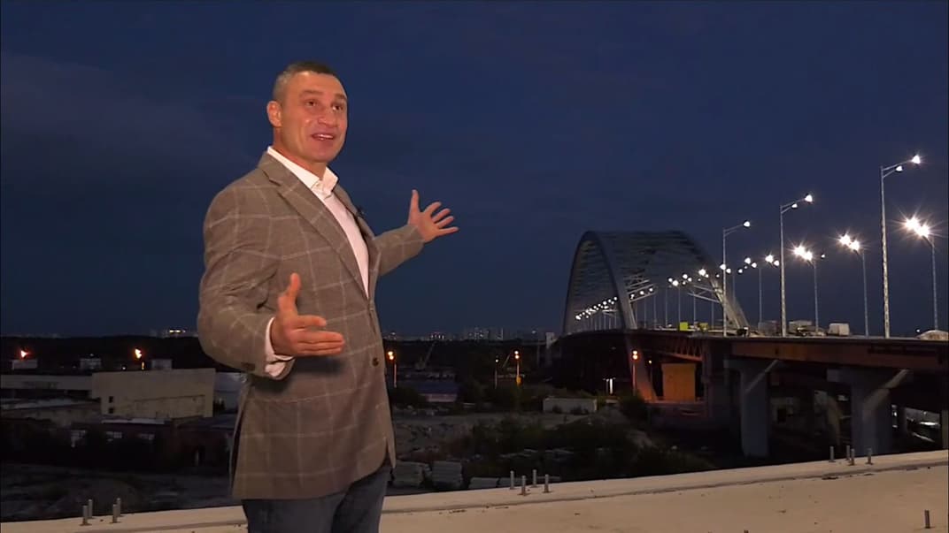 Виталий Кличко возле Подольско-Воскресенского моста, октябрь 2020 года