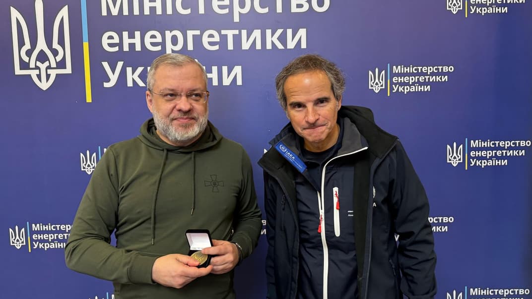 Міністр енергетики України Герман Галущенко (ліворуч) та гендиректор МАГАТЕ Рафаель Гроссі в Києві, 6 лютого 2024 року
