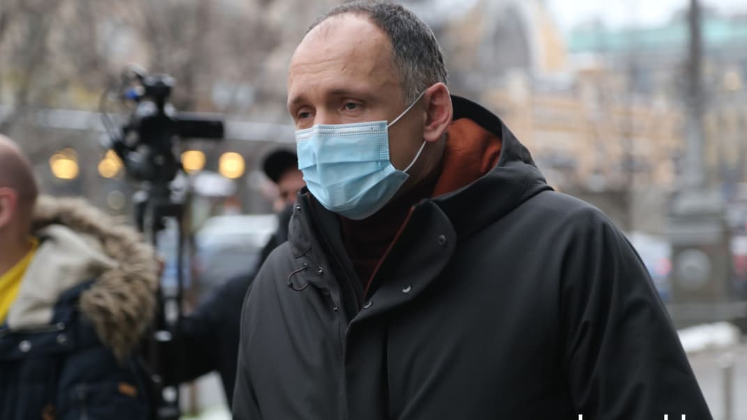Заместитель руководителя Офиса президента Олег Татаров возле здания Высшего антикоррупционного суда. Киев, 24 декабря 2020 года