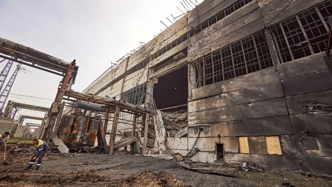 Пошкоджена ТЕС після російської атаки Пошкоджена ТЕС після російської атаки