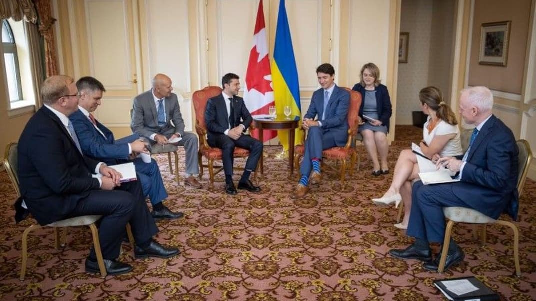 Президент України Володимир Зеленський (по центру ліворуч) та прем’єр-міністр Канади Джастін Трюдо (по центру праворуч) під час зустрічі, Торонто, 2 липня 2019 року