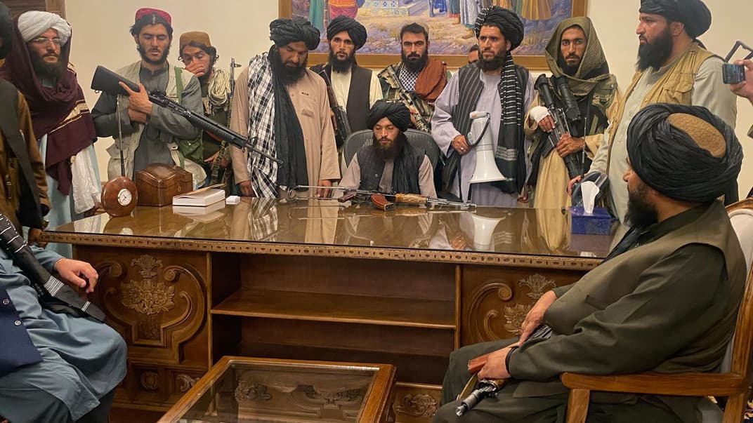 Бойовики «Талібану» взяли під контроль президентський палац в Афганістані після того, як президент країни Ашраф Гані втік, Кабул, Афганістан, 15 серпня 2021 року