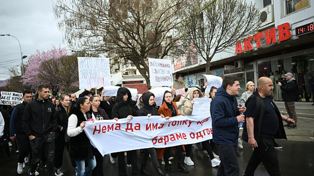 У Північній Македонії люди вийшли на протести після пожежі у нічному клубі, 17 березня 2025 року У Північній Македонії люди вийшли на протести після пожежі у нічному клубі, 17 березня 2025 року