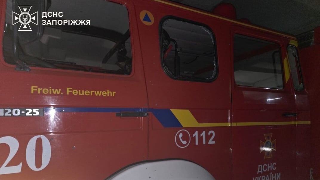 Автомобиль ГСЧС после российского удара по Запорожской области