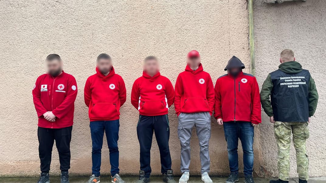 В Закарпатской области задержали пятерых украинцев, которые хотели пересечь границу с помощью поддельных документов «Красного Креста»