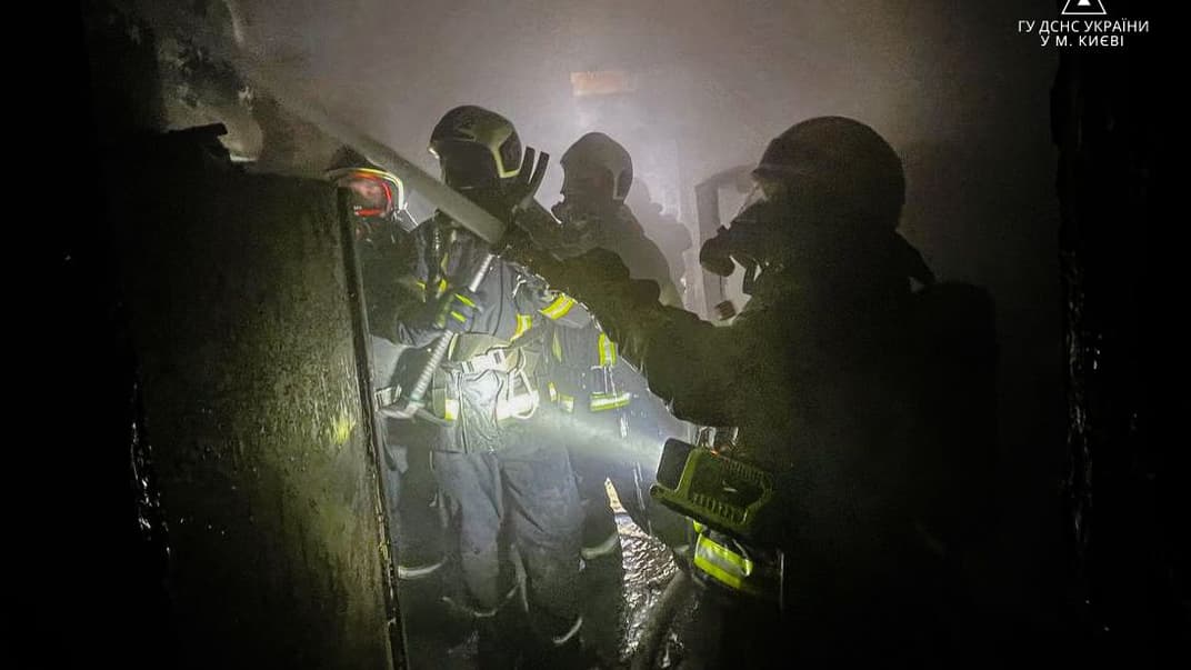 Спасатели тушили пожар в корпусе театрального вуза