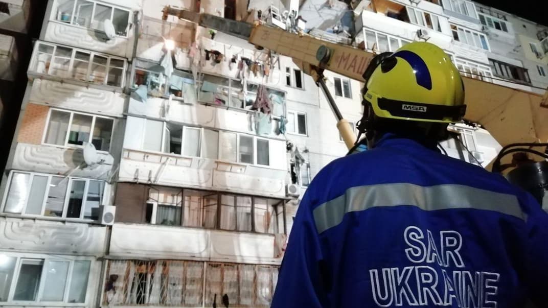 Рятувальники продовжують працювати на місці вибуху у багатоповерхівці, 22 червня 2020 року