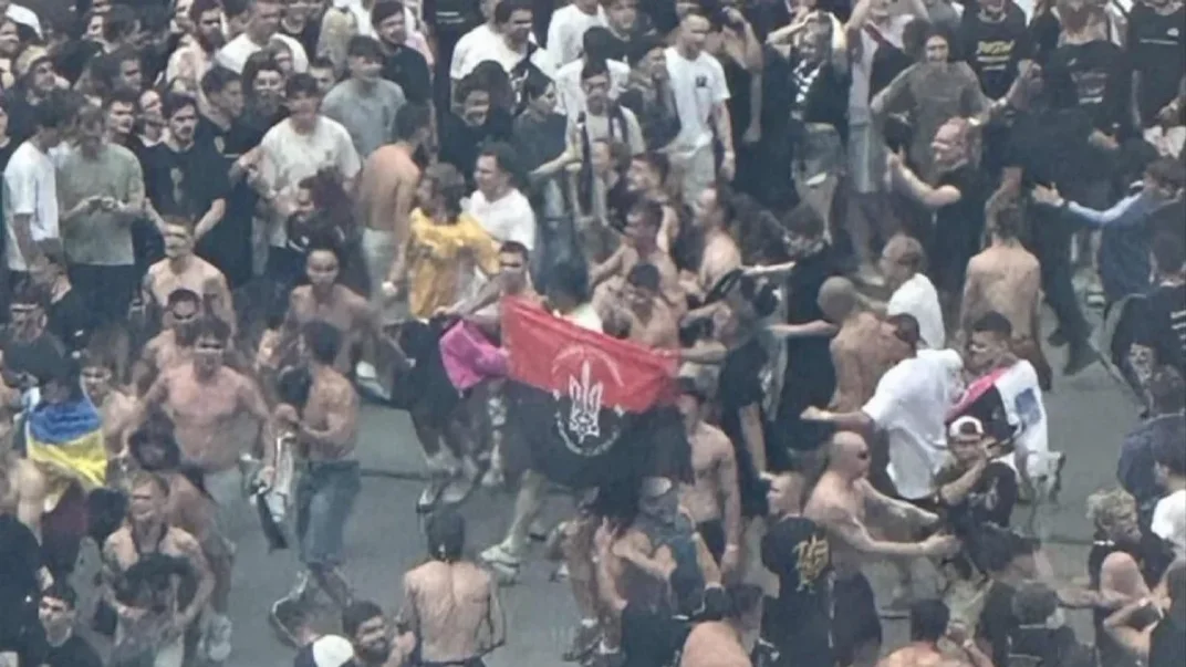 Прапор ОУН-УПА на концерті Макса Коржа у Варшаві викликав обурення серед поляків у соціальних мережах Прапор ОУН-УПА на концерті Макса Коржа у Варшаві викликав обурення серед поляків у соціальних мережах