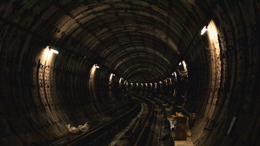 Пошкоджена ділянка «Київського метрополітену» між станціями «Деміївська» та «Либідська» в січні 2024 року