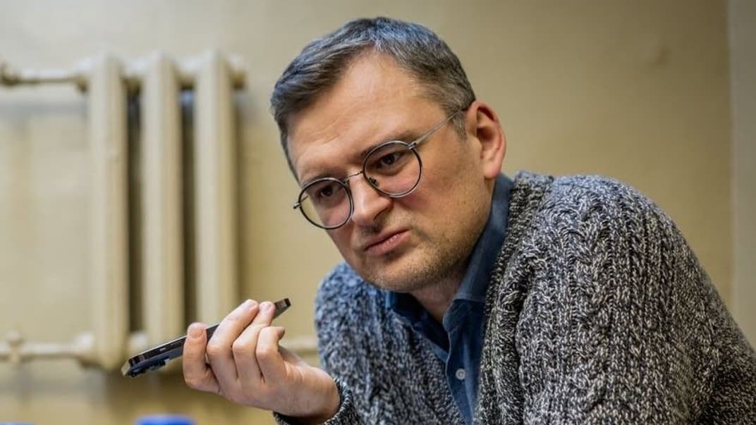 Дмитрий Кулеба говорит с Жозепом Боррелем