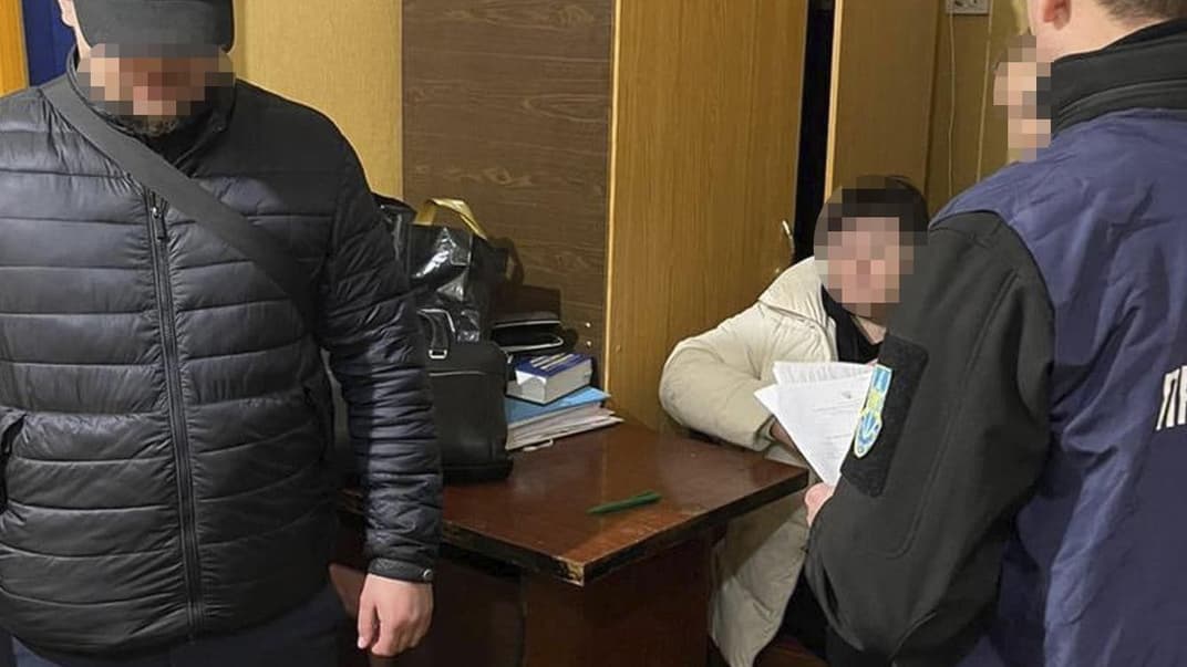Подозреваемая чиновница во время вручения ей подозрения, январь 2023 года