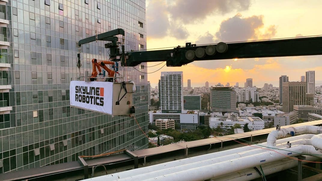 Робот для миття вікон на хмарочосах від Skyline Robotics