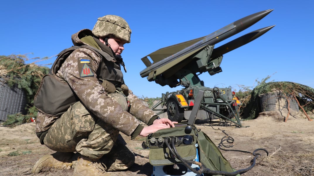 Військовий української протиповітряної оборони Ілюстративне фото. Військовий української протиповітряної оборони