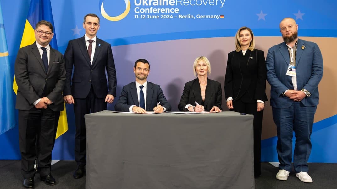 Подписание соглашения во время Ukraine Recovery Conference в Берлине
