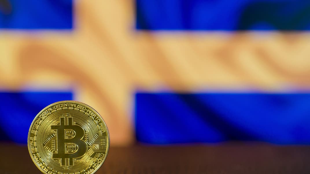 Bitcoin на тлі прапора Швеції. Ілюстративне фото
