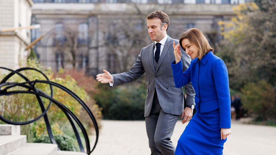 Президент Франции Эмманюэль Макрон и президент Молдовы Майя Санду