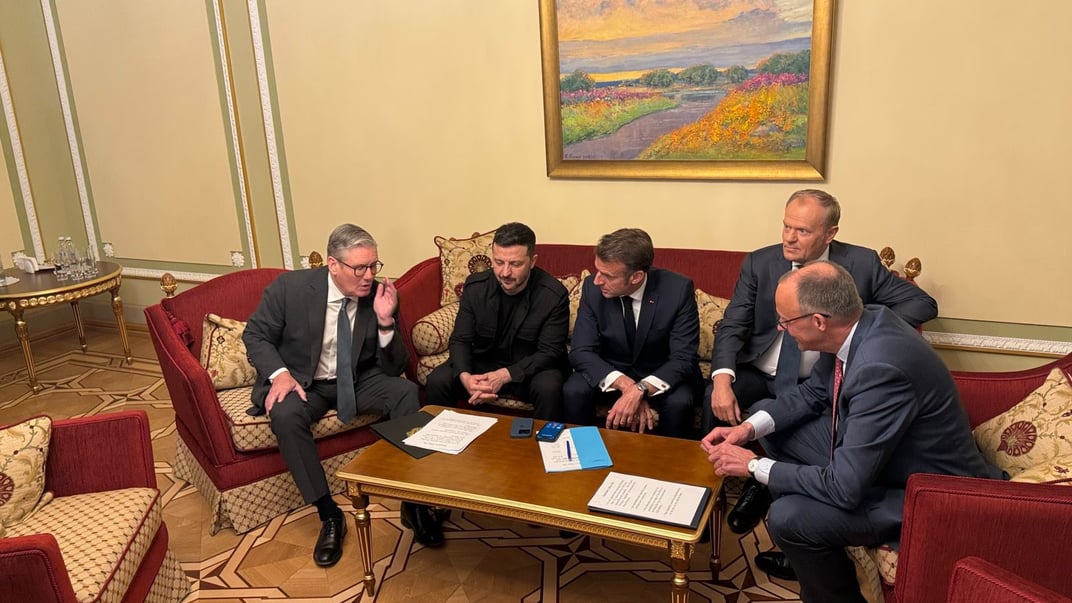 Владимир Зеленский вместе с Эмманюэлем Макроном, Фридрихом Мерцом, Дональдом Туском и Киром Стармером в Киеве, 10 мая 2025 года