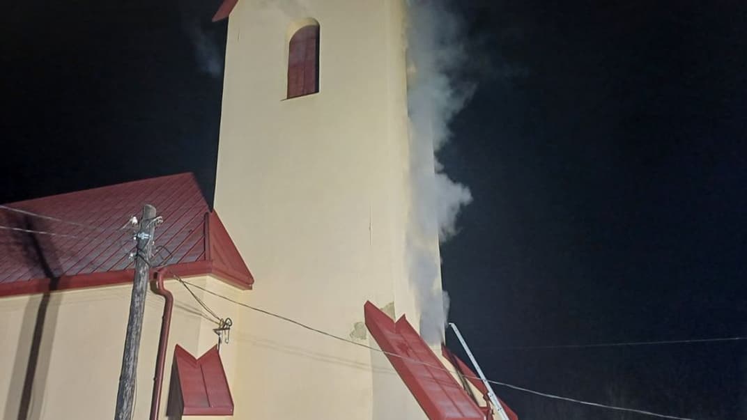 Закарпатські рятувальники врятували від знищення вогнем храм ХІІІ століття