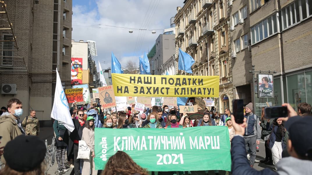 Сотні людей у Києві вийшли на Кліматичний марш