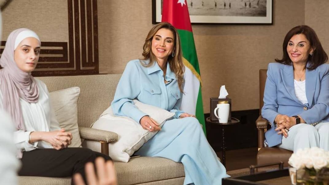 Королева Йорданії одягла костюм українського бренду  на зустріч з жінками-активістками