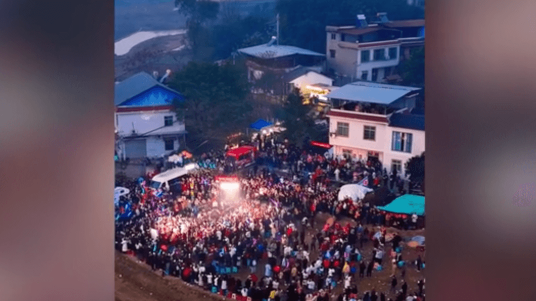 У китайське село з'їхалися тисячі людей після заклику в соцмережах про допомогу