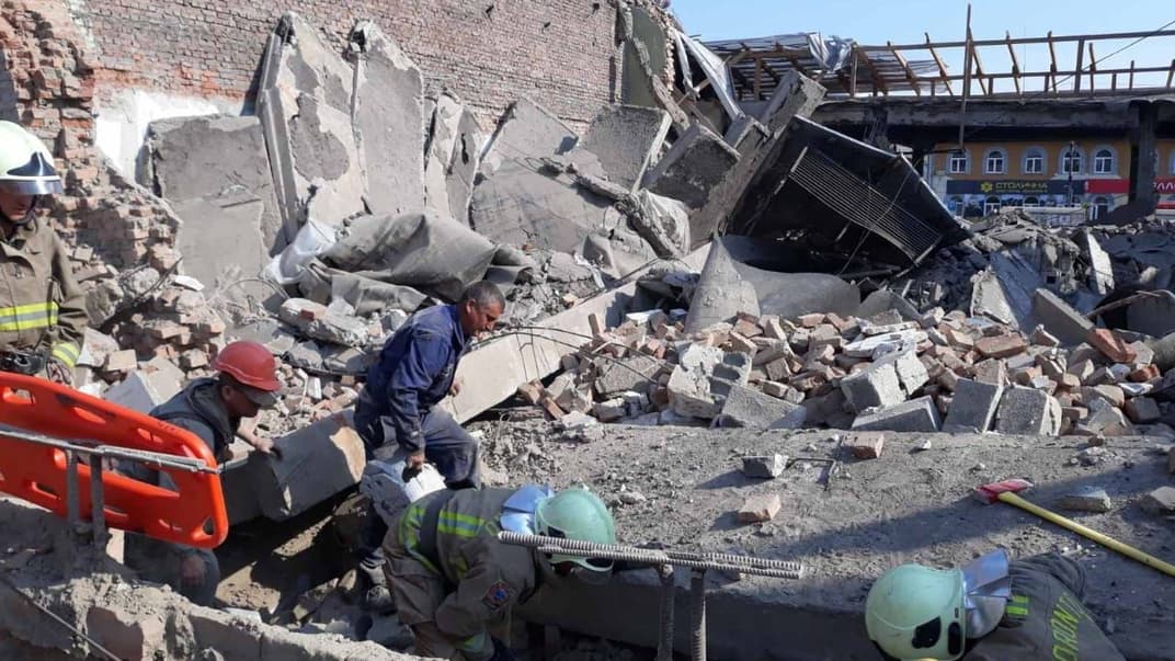 В результате обвала бывшего кинотеатра на Закарпатье погиб человек, еще один госпитализирован, Виноградов, 14 мая 2020 года