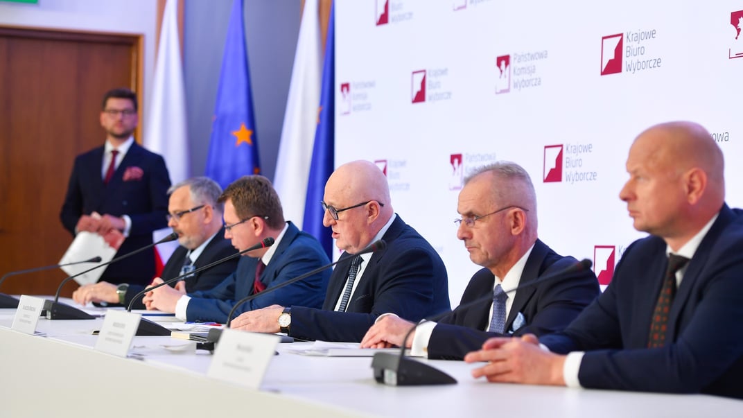 Ілюстративне фото. Представники Центральної виборчої комісії Польщі