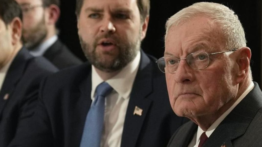 Спецпредставитель президента США в отношении Украины и россии Кит Келлог (справа)