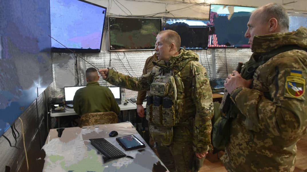 Александр Сырский вместе с командирами Восточного направления