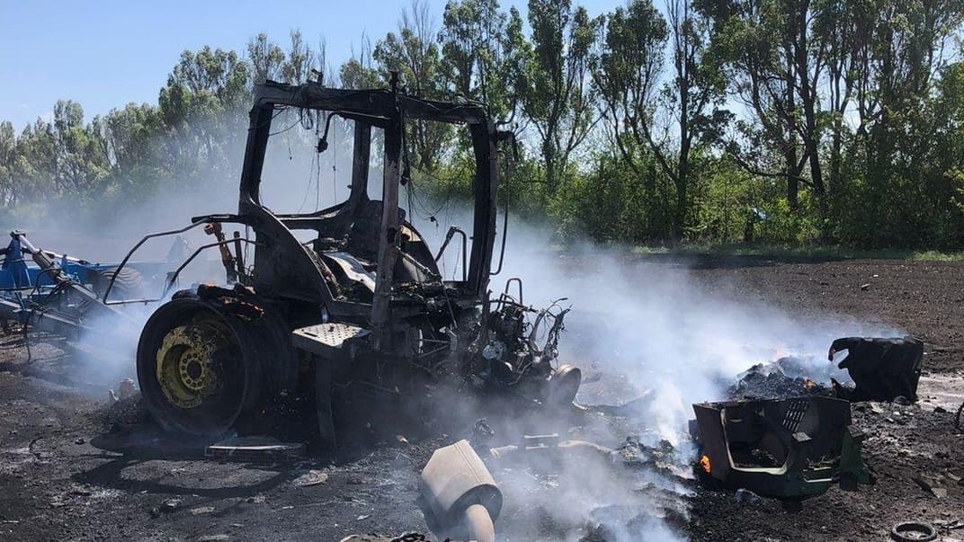 Окупанти на Харківщині обстріляли трактор