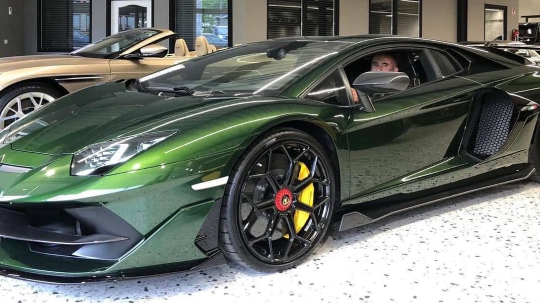 Рівненське МВС зареєструвало рідкісний Lamborghini на 15 млн гривень. І побажало власнику легкої дороги