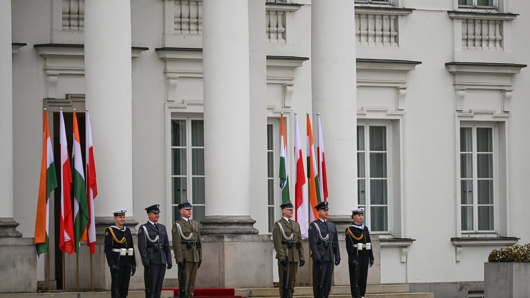 Ілюстративне фото. Почесна варта біля Бельведерського палацу у Варшаві