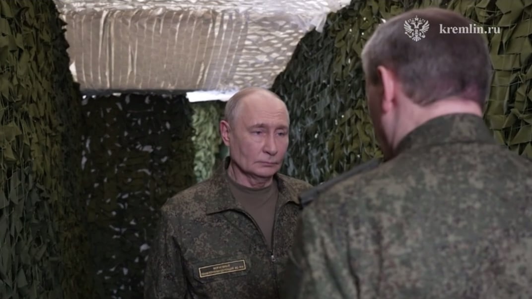 Глава рф володимир путін у, як стверджується, допоміжному пунктв управління Об'єднаного угруповання військ рф