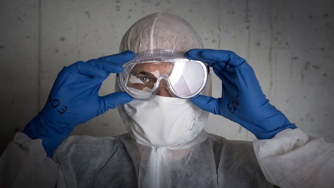 Медпрацівники досі не отримали обіцяну урядом доплату у 300% та інші додаткові гроші за новим пакетом Національної служби здоров'я України. В Уряді кажуть — постанова тільки набула чинності