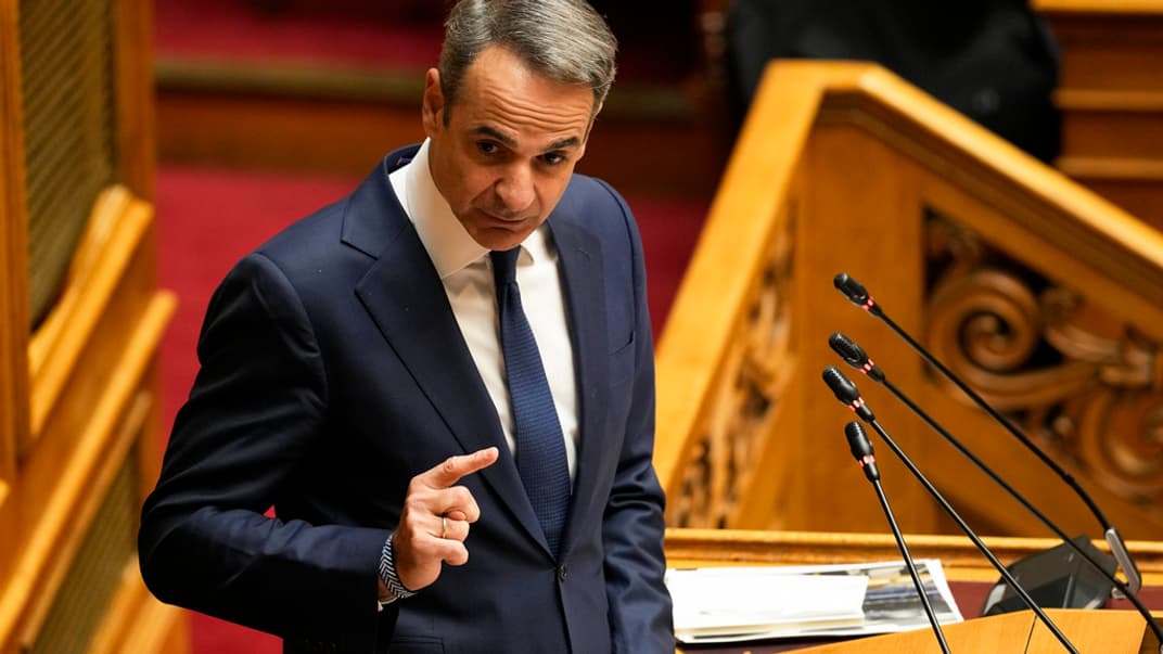 Премьер-министр Греции Кириакос Мицотакис выступает на заседании парламента в Афинах, март 2024 года. Иллюстративное фото