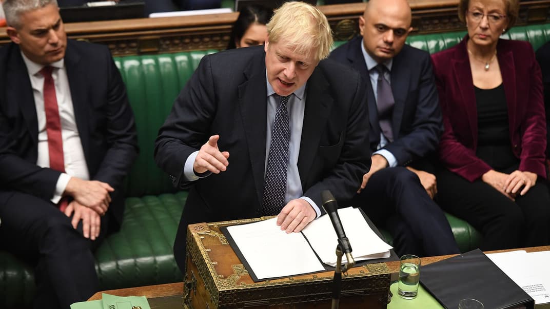 Британский премьер-министр Борис Джонсон выступает во время дебатов о новом соглашении с ЕС относительно Brexit в Палате общин, Лондон, Великобритания, 19 октября 2019 года