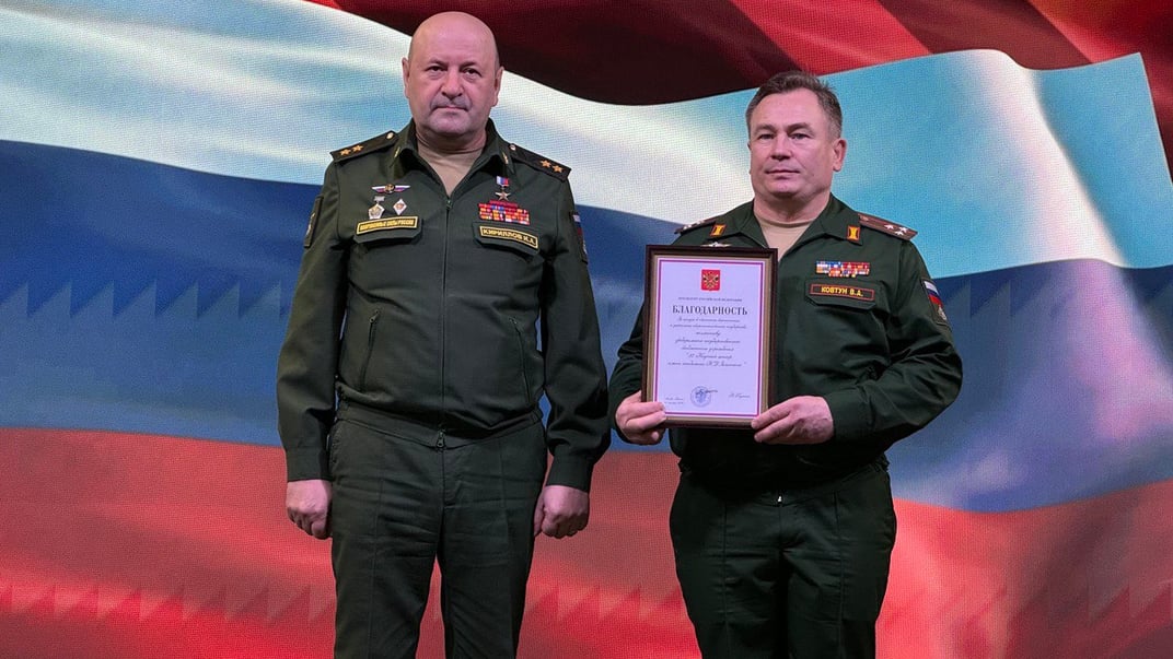 російський генерал-лейтенант Ігор Кирилов, який, імовірно, помер після вибуху (ліворуч) російський генерал-лейтенант Ігор Кирилов, який, імовірно, помер після вибуху (ліворуч)