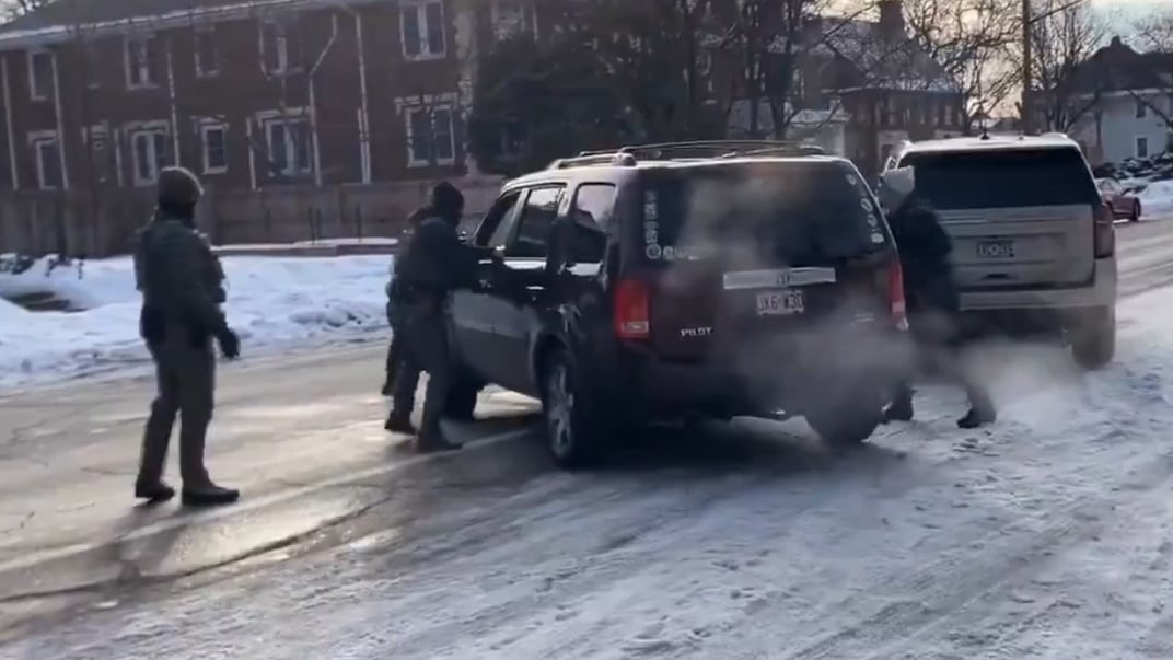 Агент ICE застрелив жінку: Трамп звинувачує «радикальних лівих», сотні людей вийшли на протести