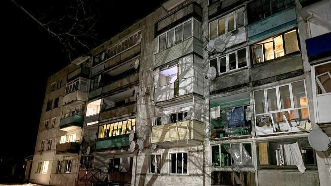 Будинок, пошкоджений внаслідок російської атаки увечері 4 січня