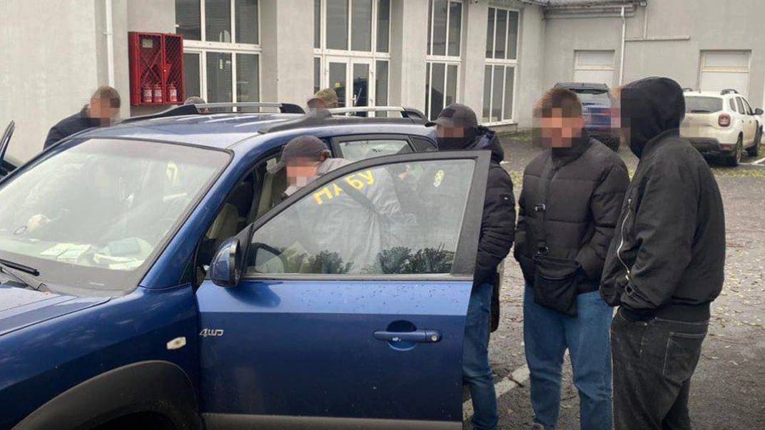 Подозреваемый разоблачен накануне при попытке дать взятку