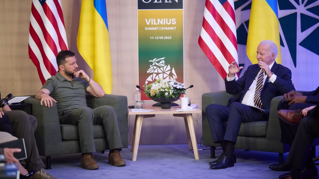 Владимир Зеленский и Джо Байден на саммите НАТО в Вильнюсе, июль 2023 года