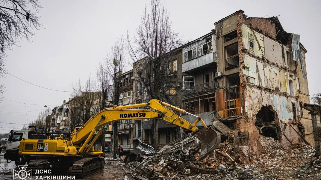 Будинок у Харкові після російського удару 2 січня 2026 року Будинок у Харкові після російського удару 2 січня 2026 року