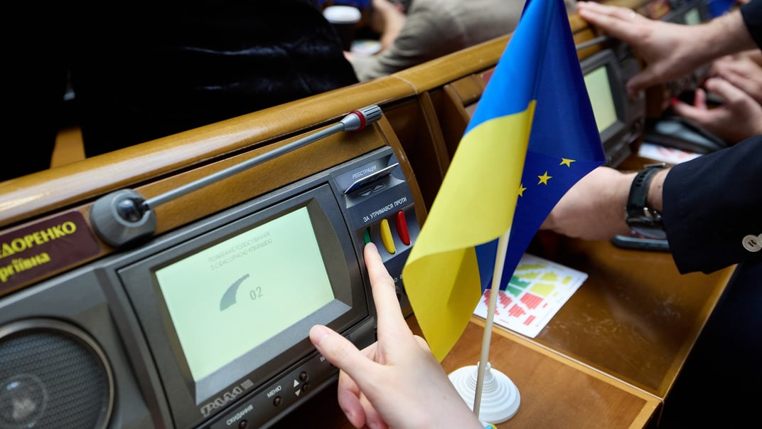 Народні депутати голосують у Верховній Раді