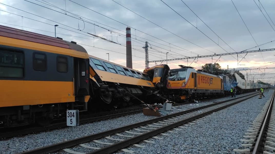 Аварія пасажирського та вантажного потягів у Чехії