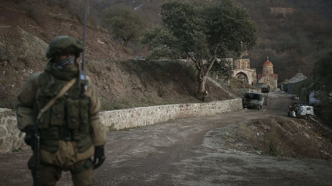 російський «миротворець» на в'їзді в Дадіванк у Нагірному Карабаху, 2 грудня 2020 року