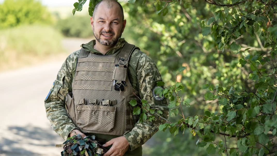 Поет і військовий, віднедавна речник Міноборони Дмитро Лазуткін