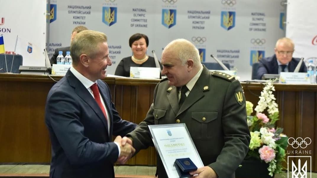 Вадим Высочин (справа) на ХХХІІ Генеральной ассамблее НОК, 2017 год